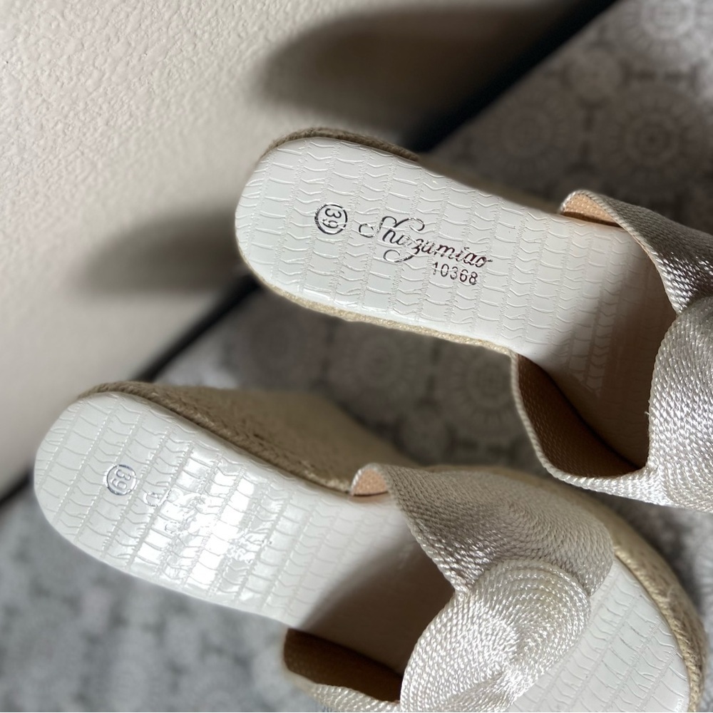 Shuzumiao~Neutral~High Platform~Espadrille~Wedge~
Sandal~Circle Detail~Size 8.5 - Picture 5 of 14